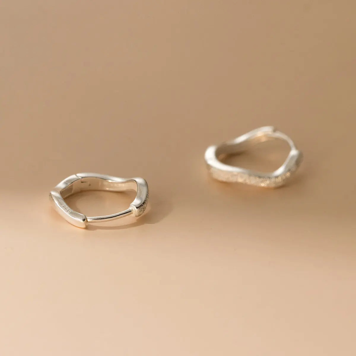 S925 Sterling Silver Simple ins Storm Wave Satin Ear Buckle Fashionable High-end Ear Jewelry for Women TWINKLE QUEEN