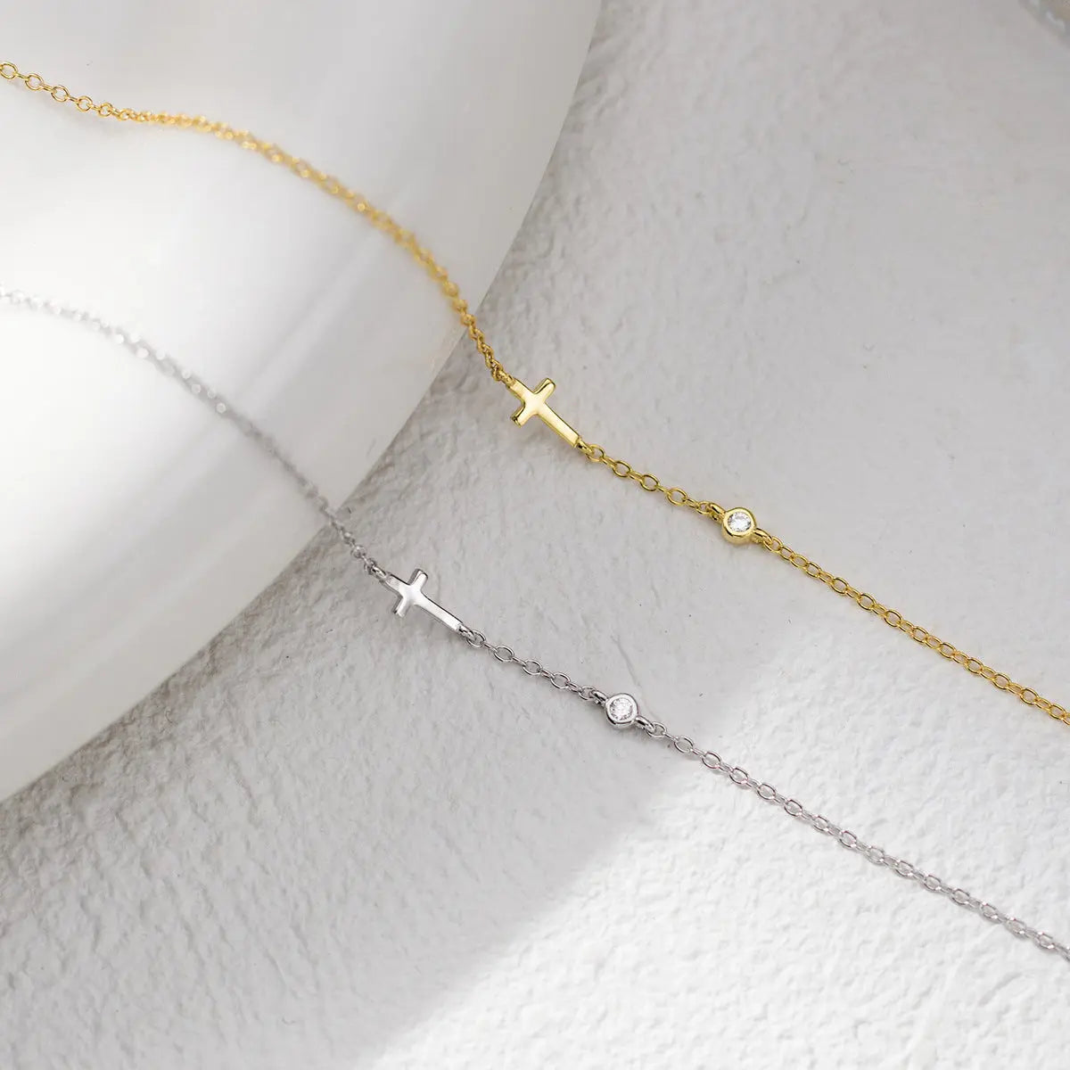 S925 silver fresh and sweet ins niche design exquisite simple single diamond cross bracelet TWINKLE QUEEN