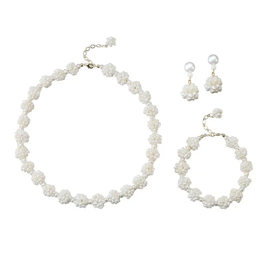 Baroque flower-shaped pearl necklace set.Bold Nature. Unapologetic Style. TWINKLE QUEEN