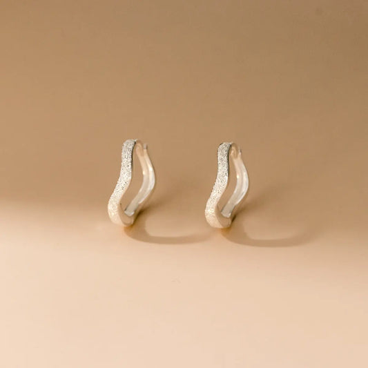 S925 Sterling Silver Simple ins Storm Wave Satin Ear Buckle Fashionable High-end Ear Jewelry for Women TWINKLE QUEEN