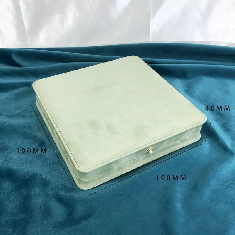 Velvet-lined, adjustable-waist, pearl-buttoned accessory box, ring box, pendant box, bracelet box, jewelry box. TWINKLE QUEEN