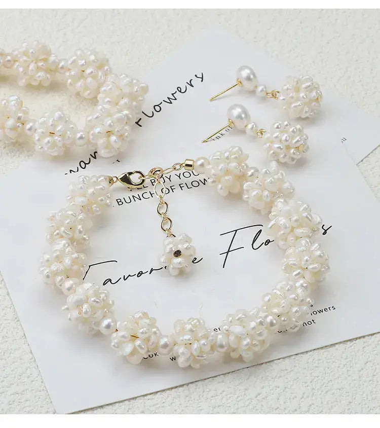 Baroque flower-shaped pearl necklace set.Bold Nature. Unapologetic Style. TWINKLE QUEEN