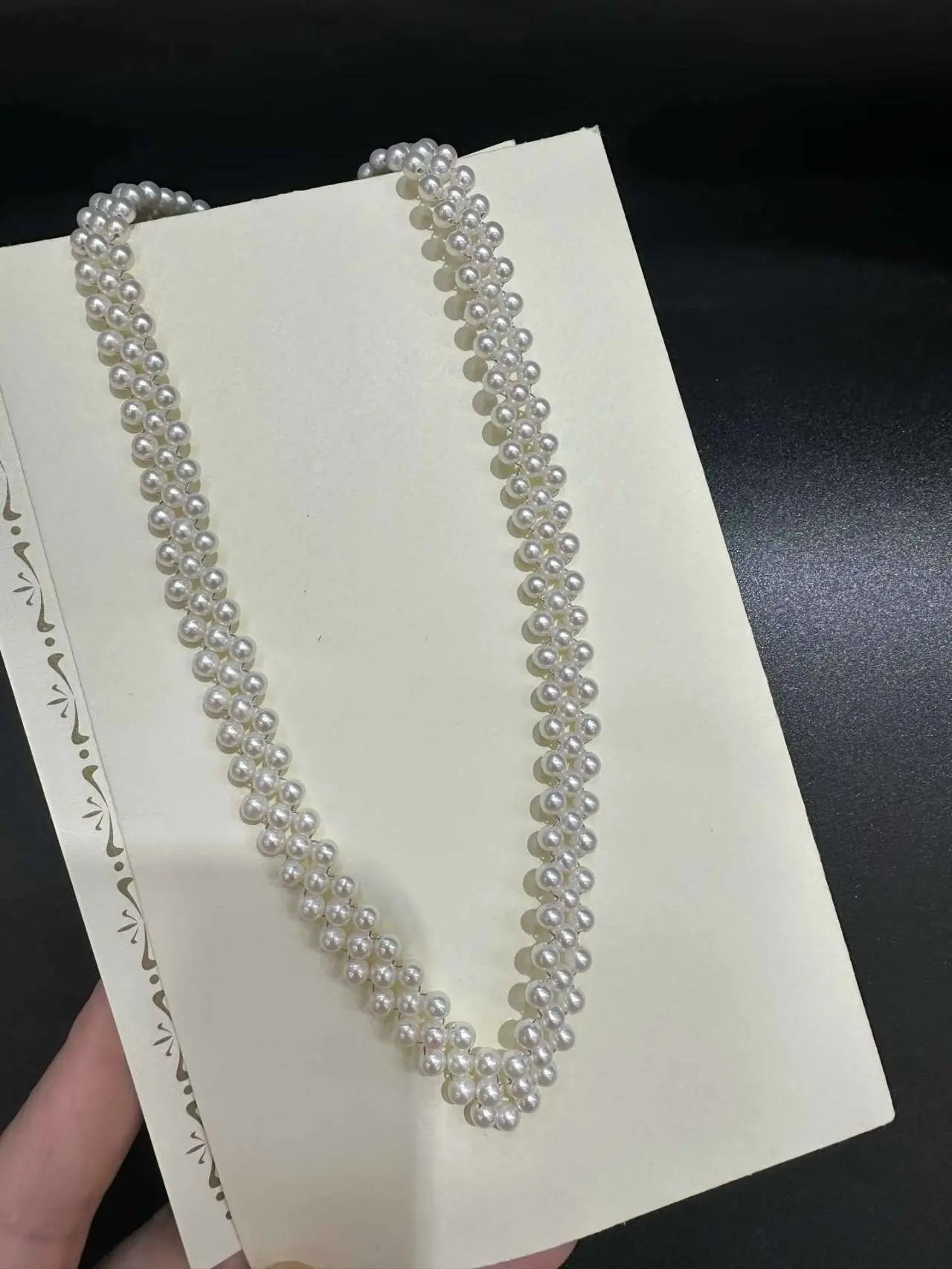 V-neck crocheted necklace that exudes elegance. Natural freshwater AK pearl necklace. TWINKLE QUEEN